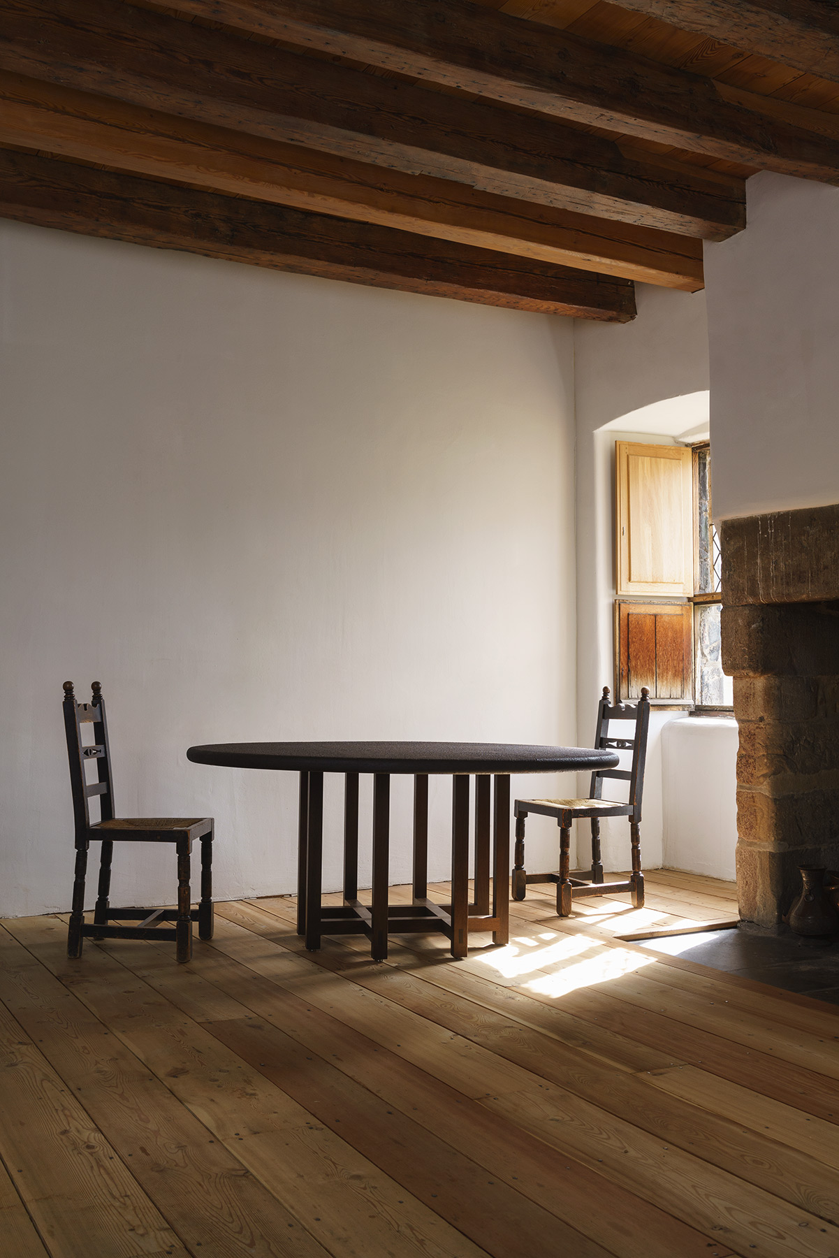 Carpenter's Dining Table with Studio Corkinho (Antwerp) & Namon Gaston (Edinburgh), 72.5 × 165 × 165 cm